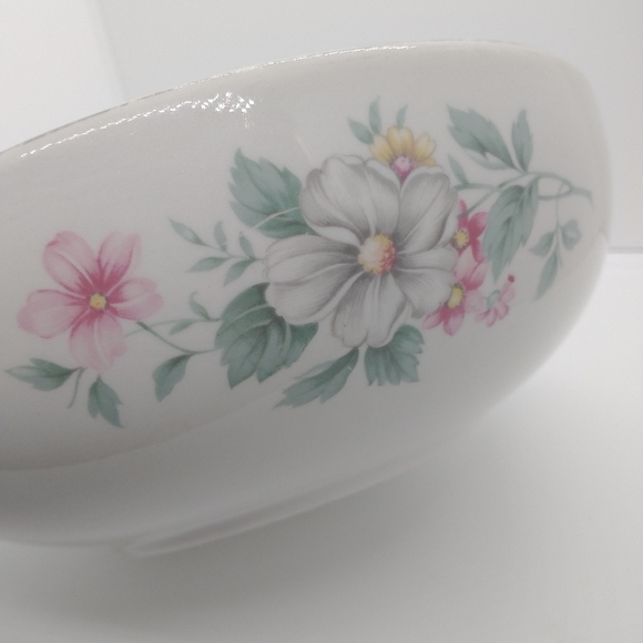 Vintage Hall's Superior Quality Ovenware Floral Springtime Pattern Serving Bowl - Picture 5 of 16